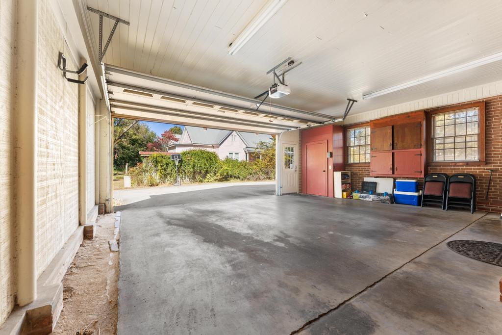 Hartwell, Georgia, 30643, United States, 4 Bedrooms Bedrooms, ,3 BathroomsBathrooms,Residential,For Sale,1989315