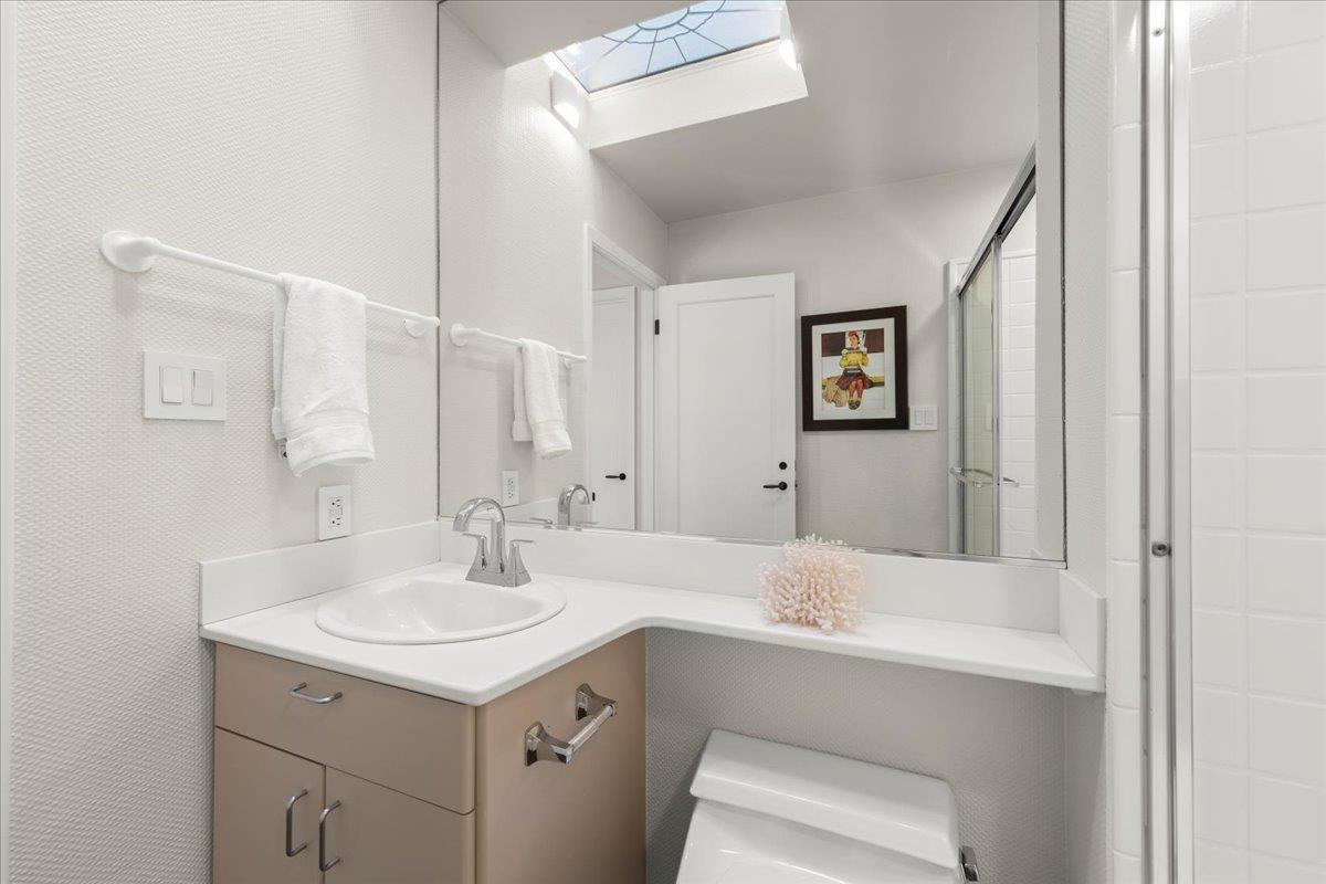 Los Altos Hills, California, 94022, United States, 5 Bedrooms Bedrooms, ,5 BathroomsBathrooms,Residential,For Sale,1907317