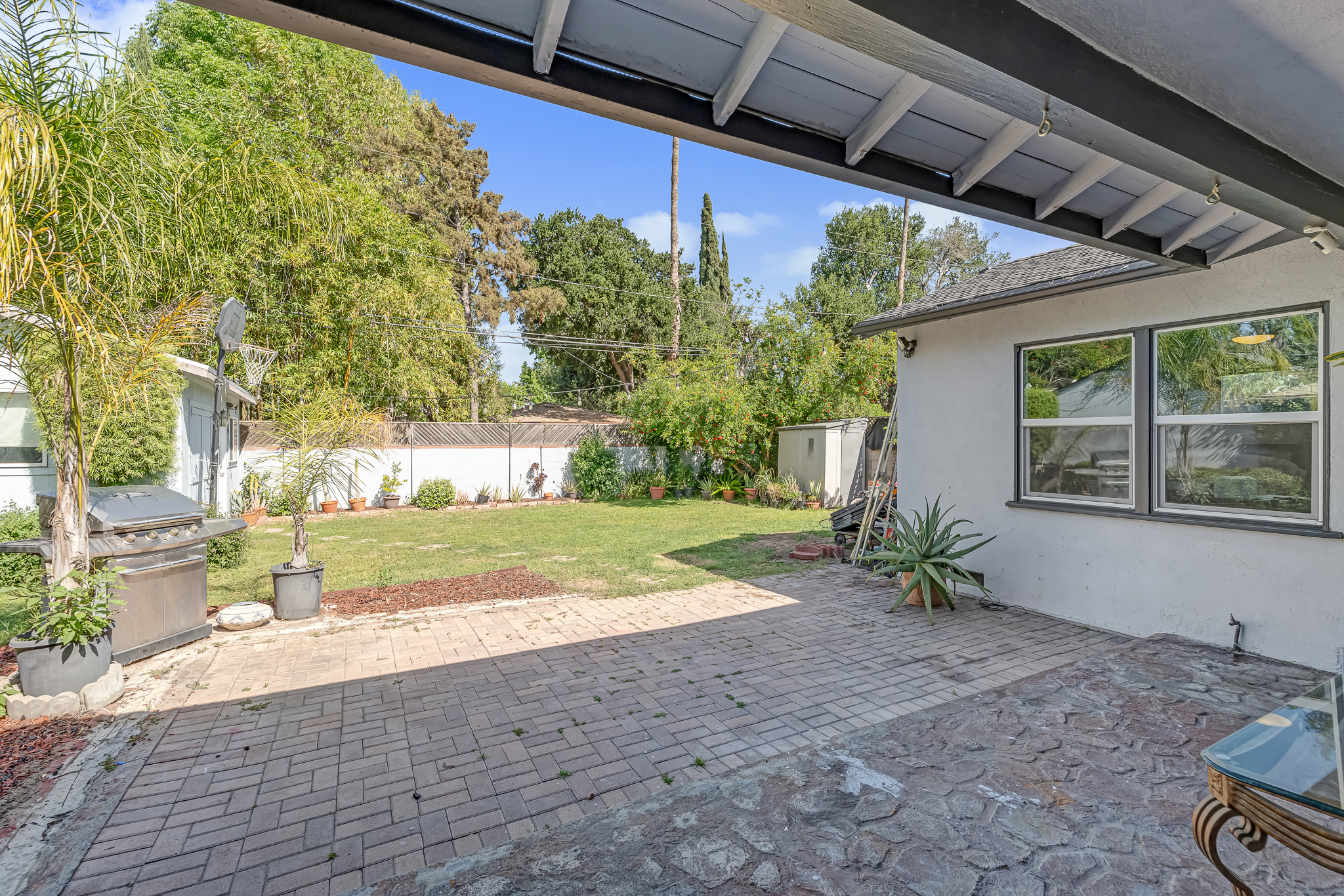  6626 Burnet Avenue - 物件實景