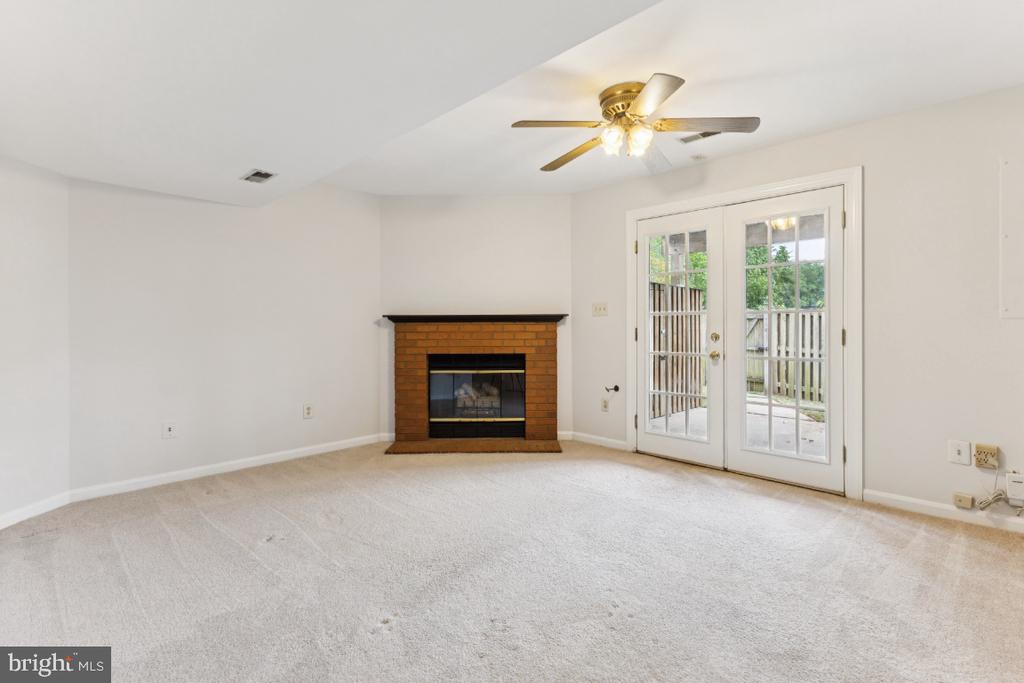 Centreville, Virginia, 20120, United States, 4 Bedrooms Bedrooms, ,4 BathroomsBathrooms,Residential,For Sale,1944825