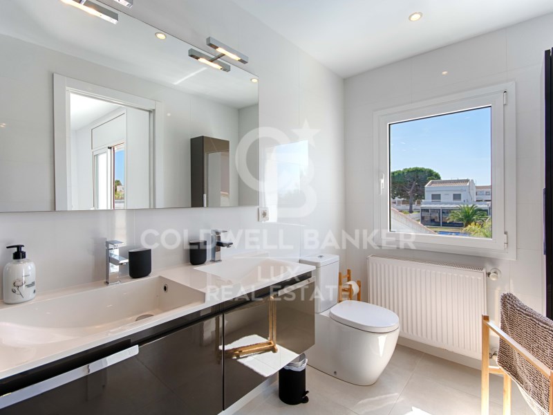 Girona, Empuriabrava, Cap Ras - Creus - Falconera, Empuriabrava, Catalonia, ES, 3 Bedrooms Bedrooms, ,2 BathroomsBathrooms,Residential,For Sale,Girona, Empuriabrava, Cap Ras - Creus - Falconera,1448905