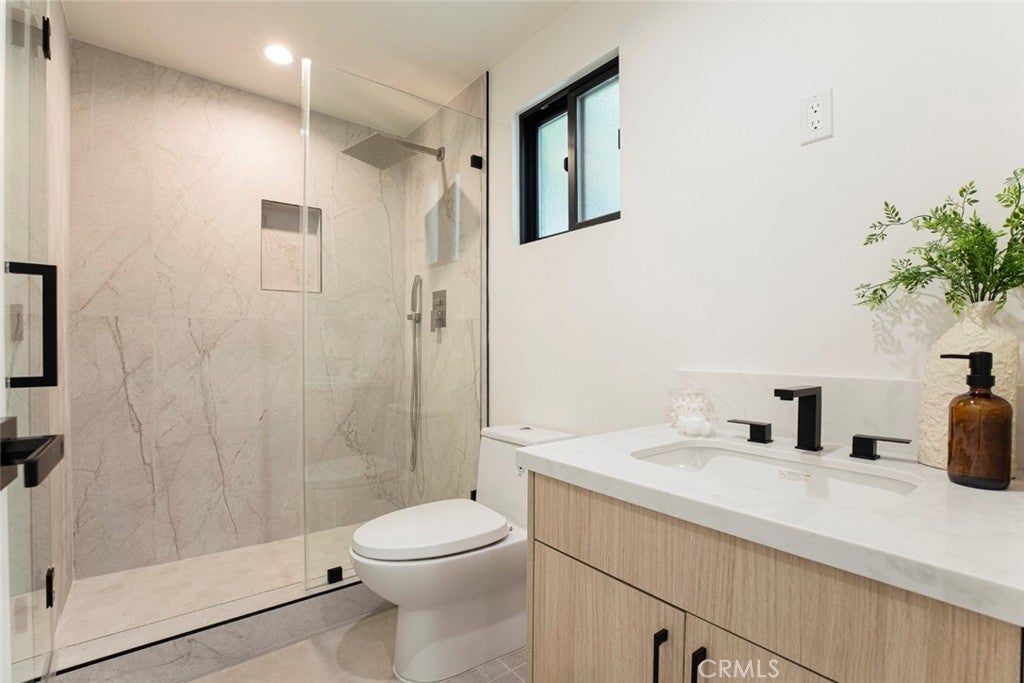 Encino, California, 91316, United States, 6 Bedrooms Bedrooms, ,5 BathroomsBathrooms,Residential,For Sale,1938851