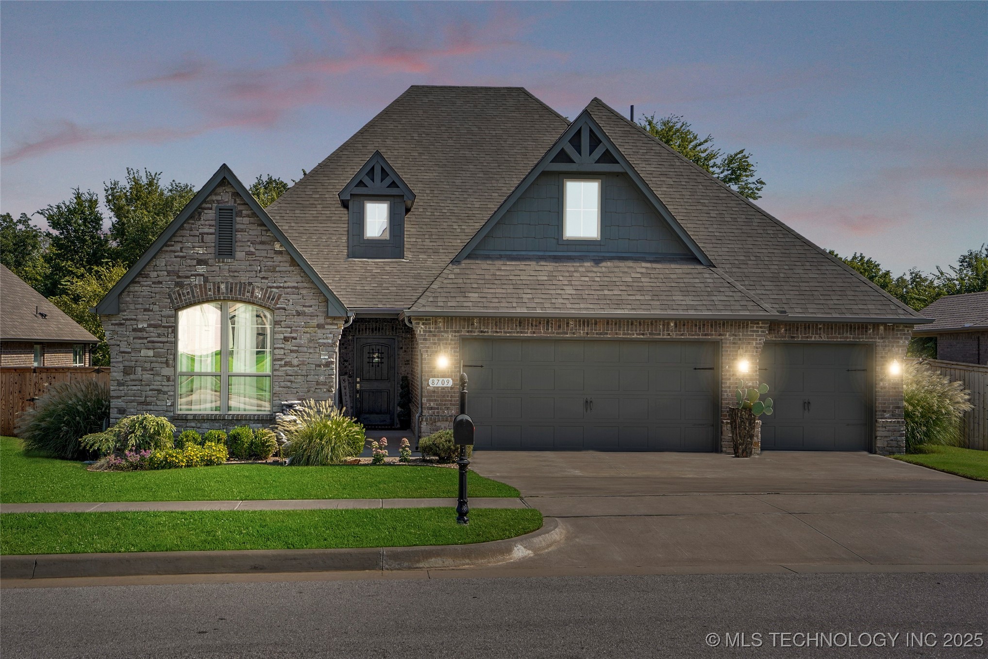 Broken Arrow, Oklahoma, 74014, United States, 3 Bedrooms Bedrooms, ,2 BathroomsBathrooms,Residential,For Sale,1940073