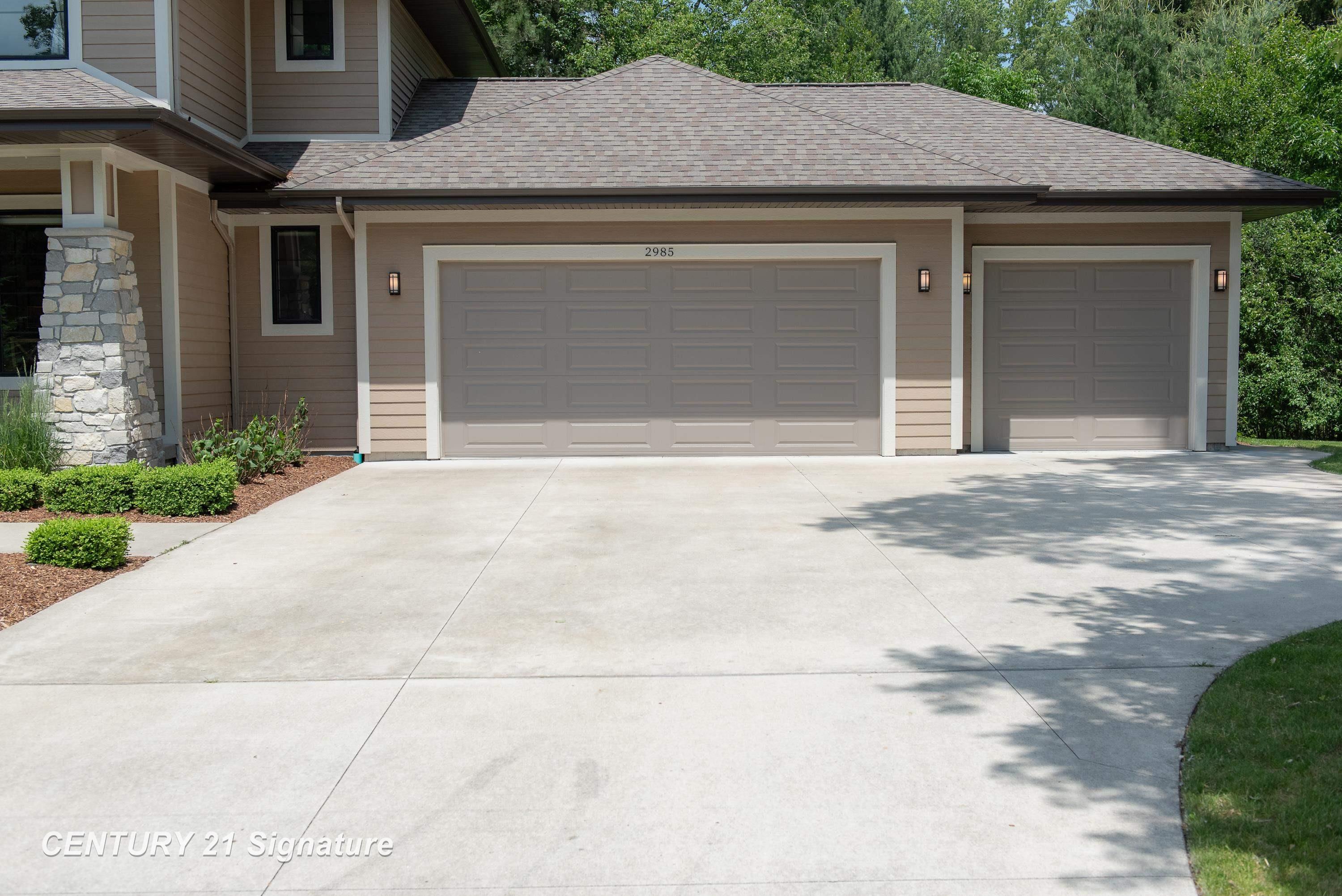 Midland, Michigan, 48642, United States, 4 Bedrooms Bedrooms, ,5 BathroomsBathrooms,Residential,For Sale,1975618