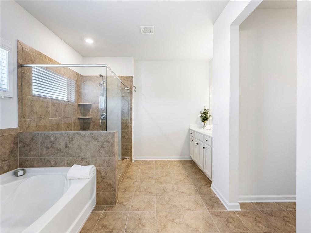 Cumming, Georgia, 30028, United States, 5 Bedrooms Bedrooms, ,4 BathroomsBathrooms,Residential,For Sale,2010449