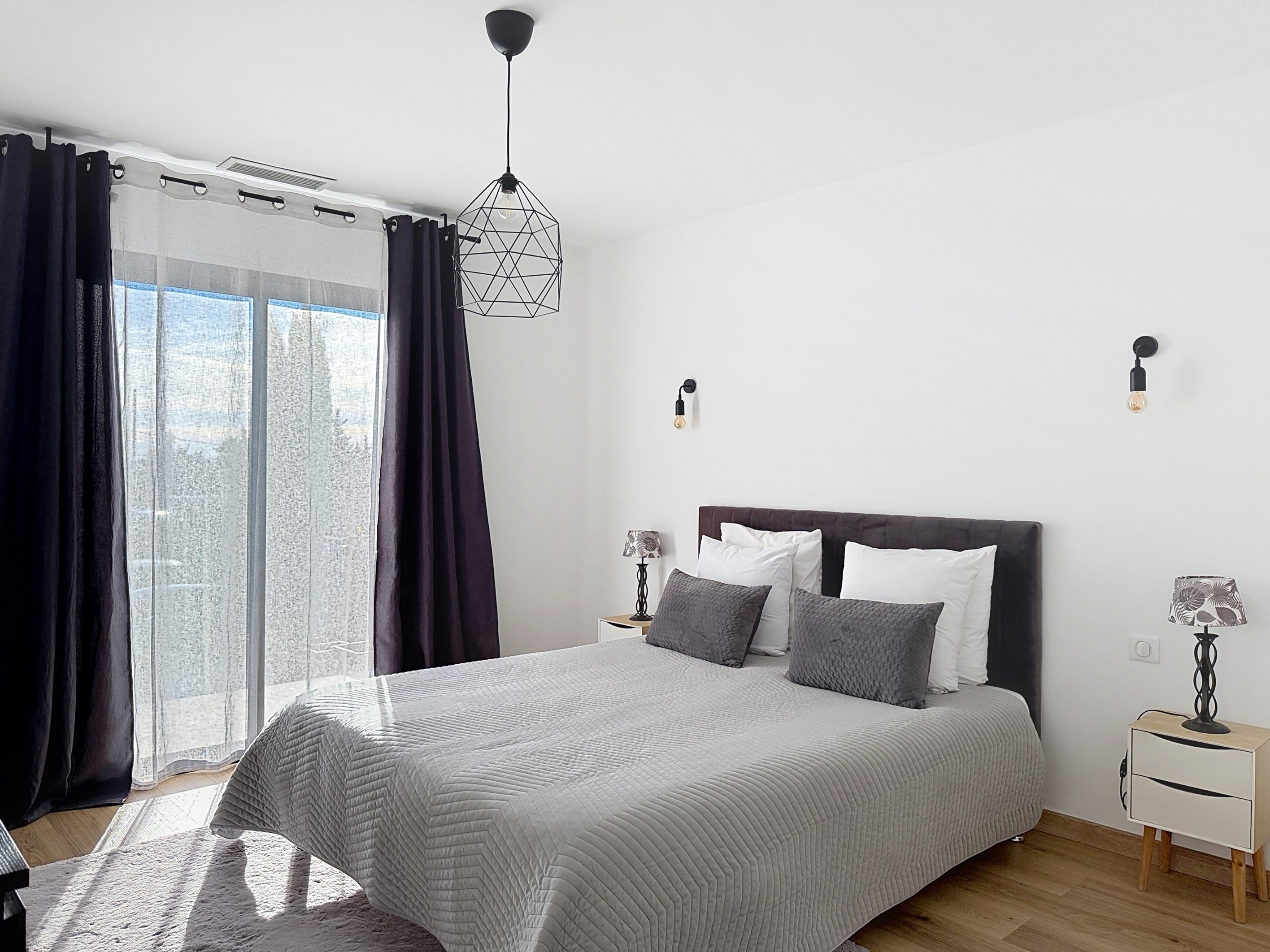  Elegant single-level contemporary villa with swimming pool and landscaped garde… - 物件實景