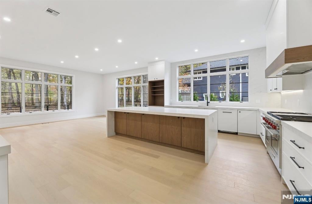 Haworth, New Jersey, 07641, United States, 6 Bedrooms Bedrooms, ,7 BathroomsBathrooms,Residential,For Sale,1989640