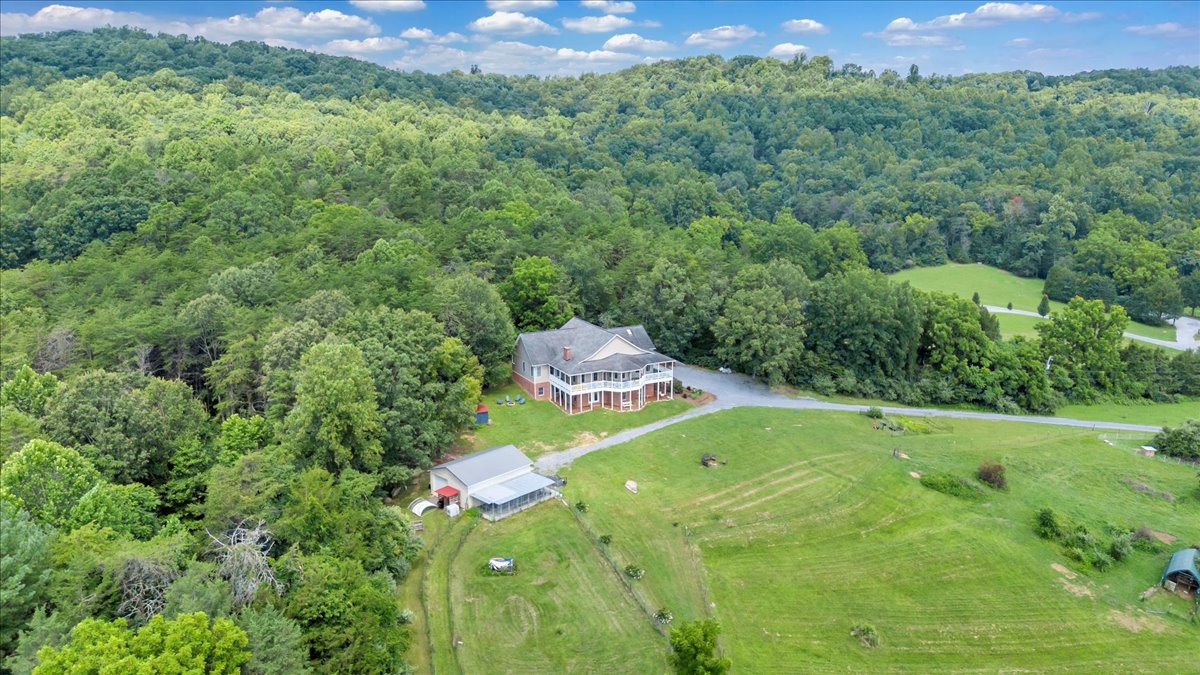 Buchanan, Virginia, 24066, United States, 5 Bedrooms Bedrooms, ,4 BathroomsBathrooms,Residential,For Sale,1900741