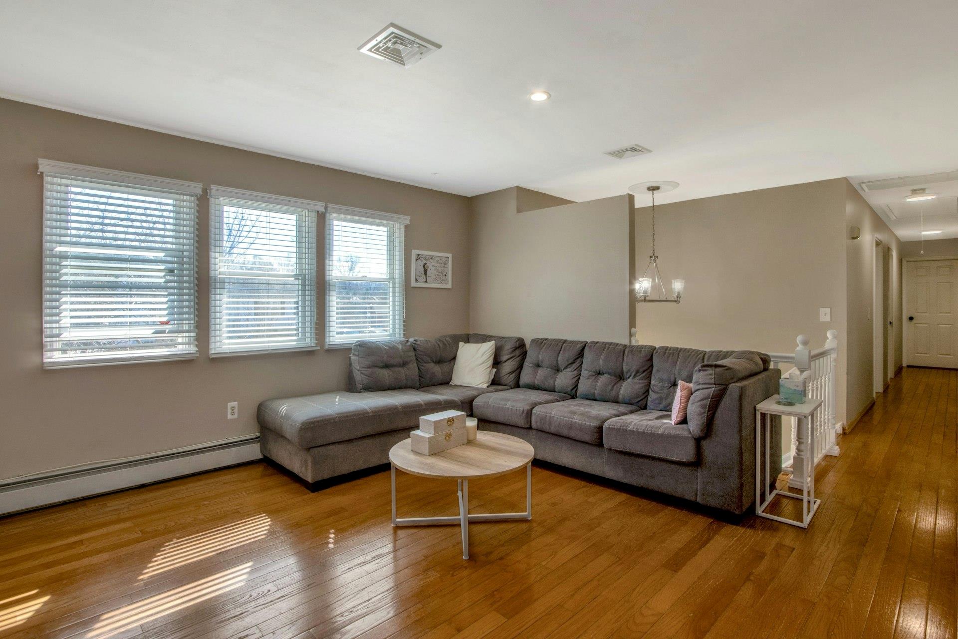 Washingtonville, New York, 10992, United States, 4 Bedrooms Bedrooms, ,2 BathroomsBathrooms,Residential,For Sale,1888612