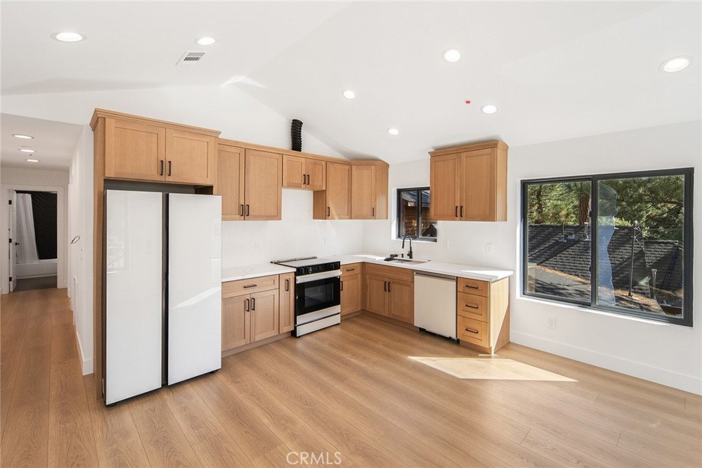 Big Bear Lake, California, 92315, United States, 3 Bedrooms Bedrooms, ,2 BathroomsBathrooms,Residential,For Sale,1896398