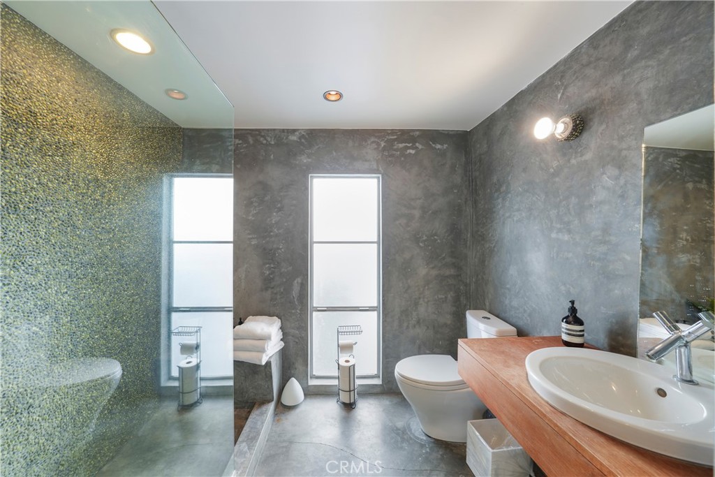 Los Angeles, California, 90069, United States, 3 Bedrooms Bedrooms, ,1 BathroomBathrooms,Residential,For Sale,1897836