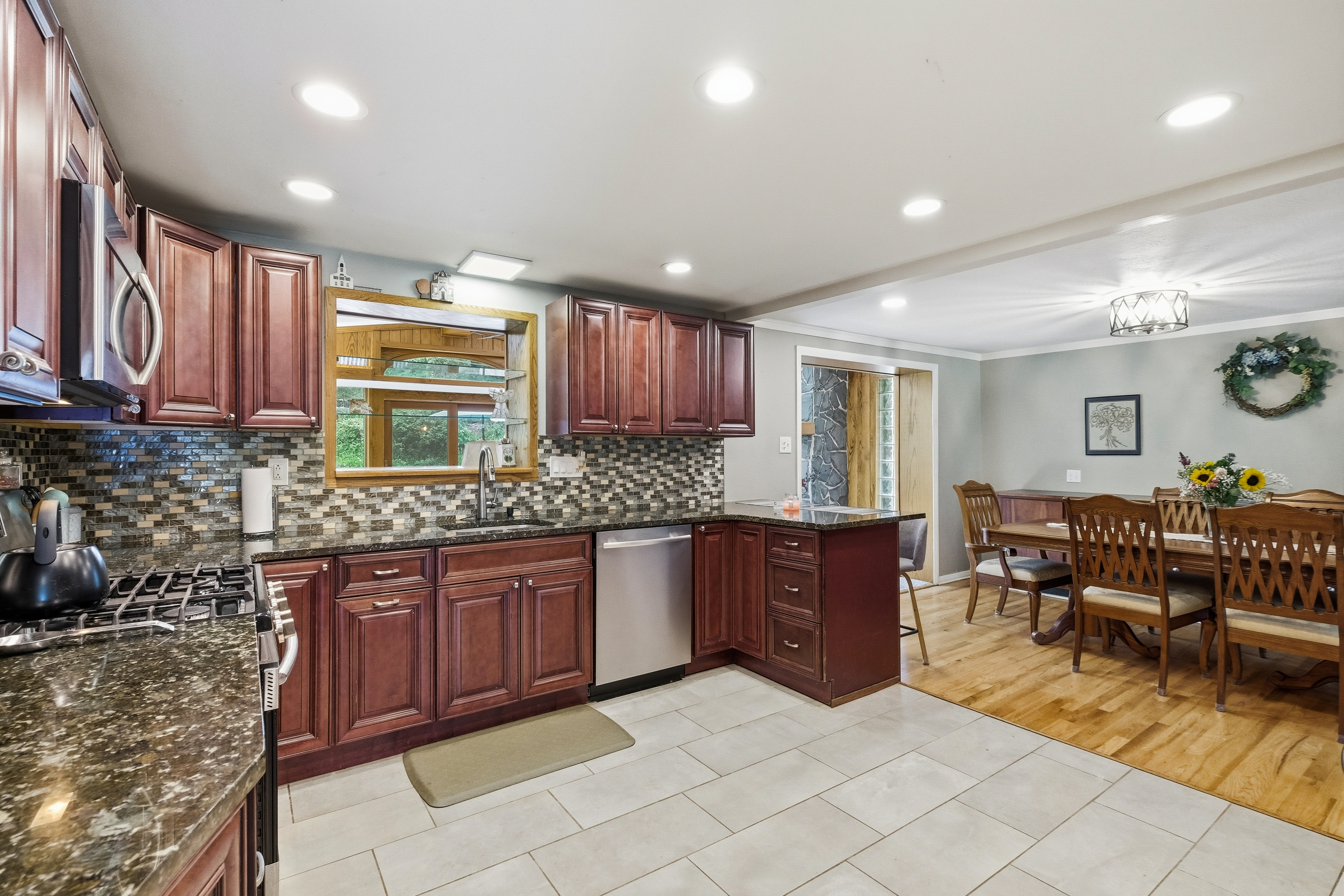 402 Glenrock Drive, Bethel Park, PA 15102 - 物件實景