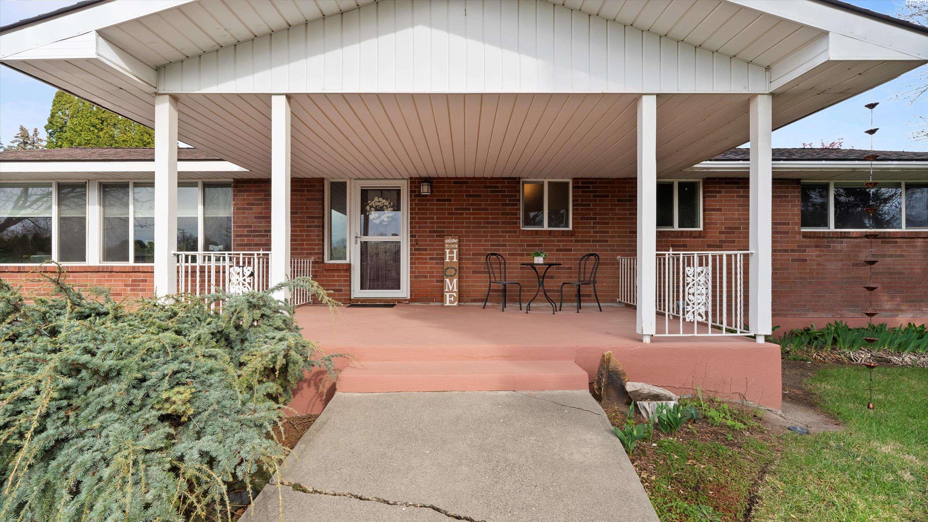 Kennewick, Washington, 99337, United States, 4 Bedrooms Bedrooms, ,2 BathroomsBathrooms,Residential,For Sale,1939902