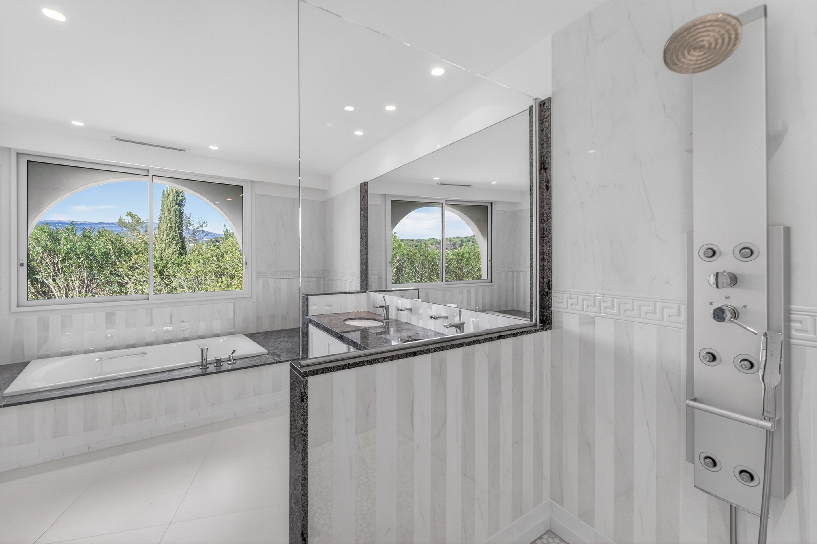 Mouans-Sartoux near Cannes, Couëlle style bastide with pool and valley views - 物件實景
