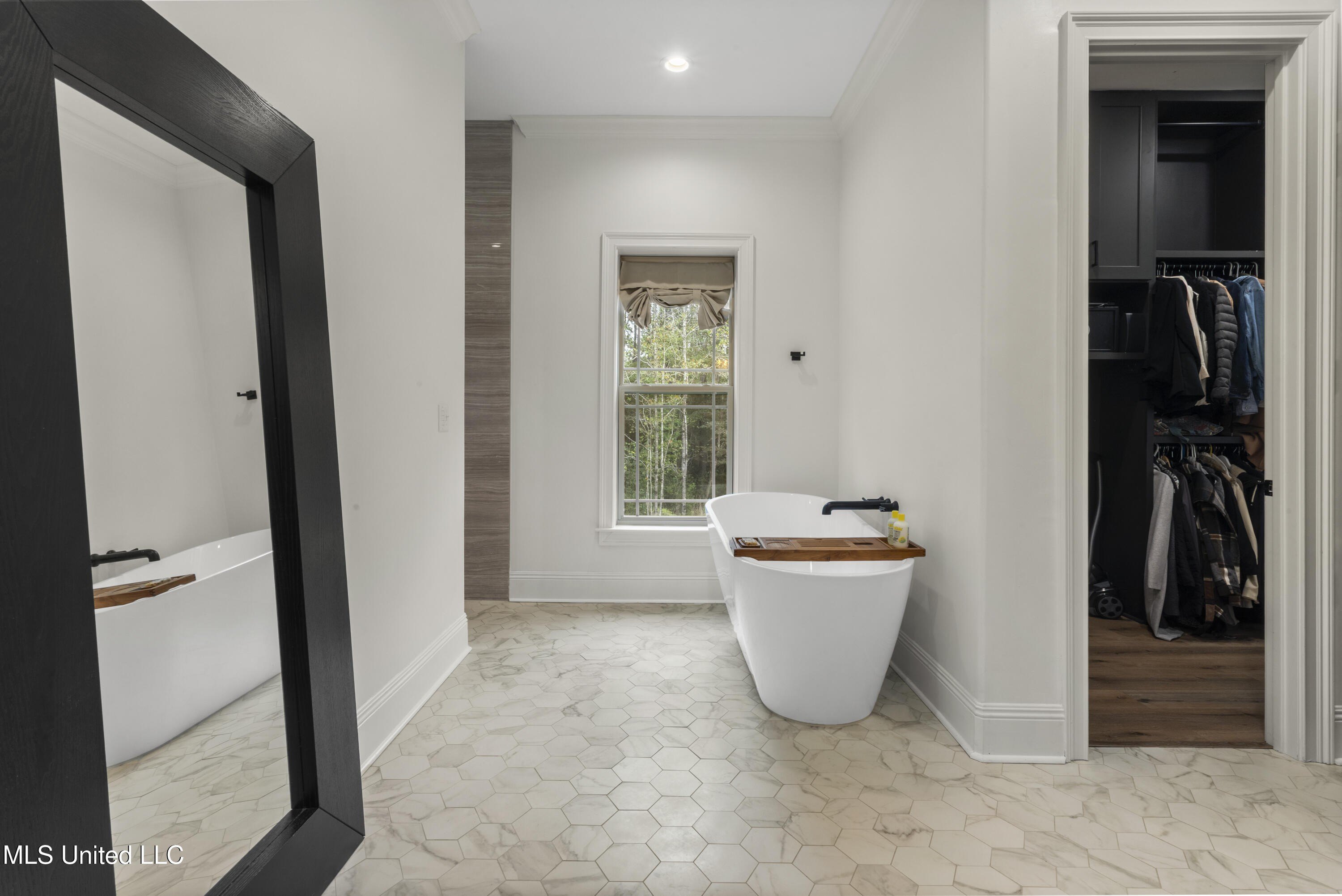 Gulfport, Mississippi, 39503, United States, 5 Bedrooms Bedrooms, ,5 BathroomsBathrooms,Residential,For Sale,1974357