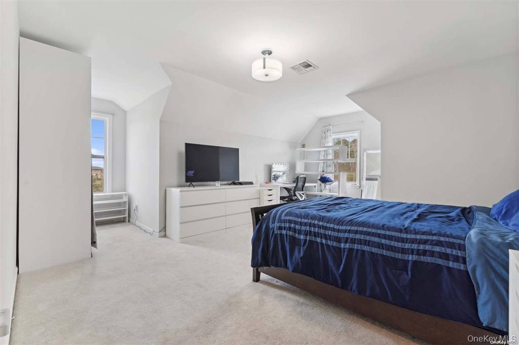 Eastport, New York, 11941, United States, 4 Bedrooms Bedrooms, ,3 BathroomsBathrooms,Residential,For Sale,1987565