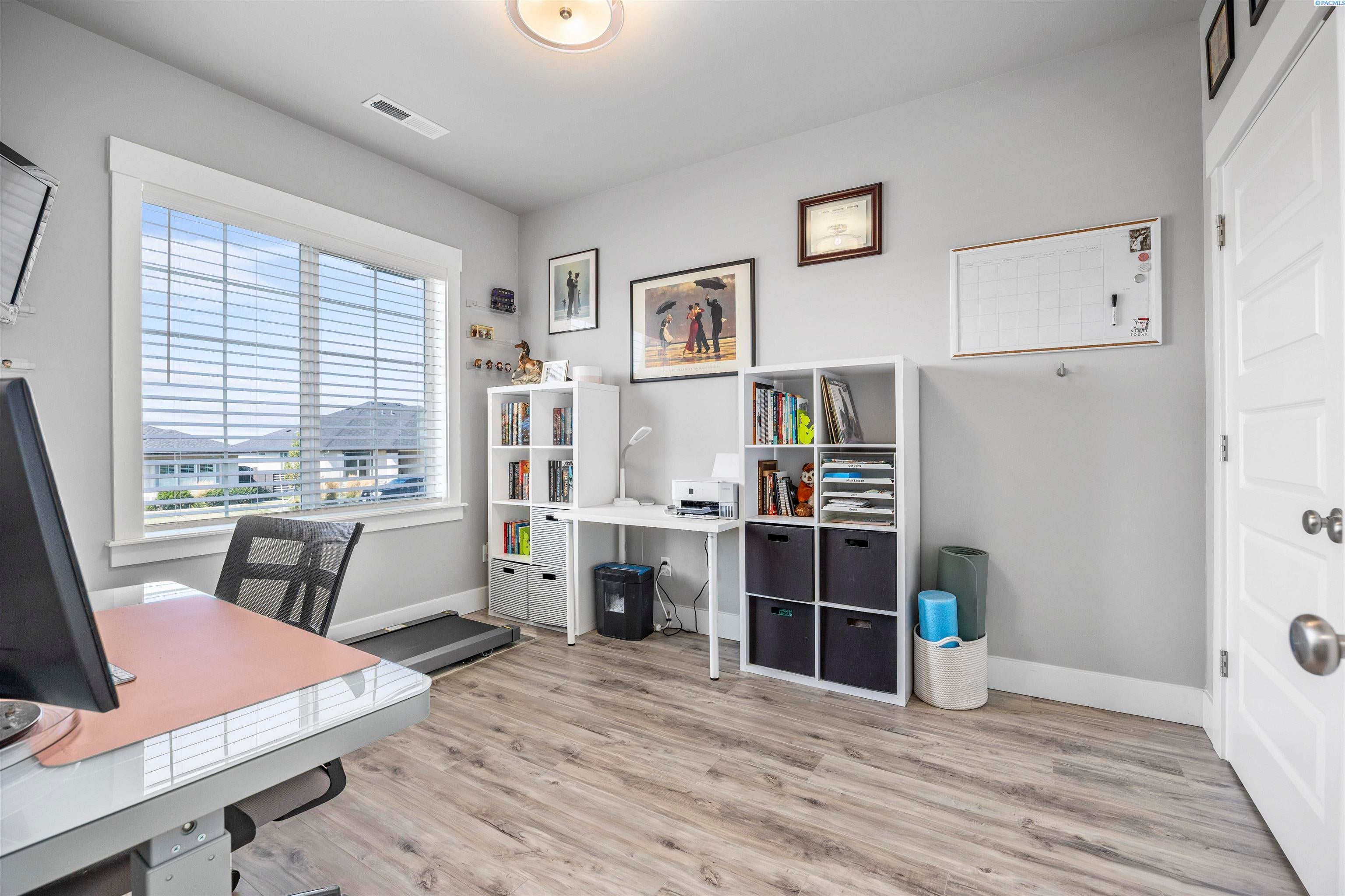 Kennewick, Washington, 99338, United States, 4 Bedrooms Bedrooms, ,3 BathroomsBathrooms,Residential,For Sale,1977201