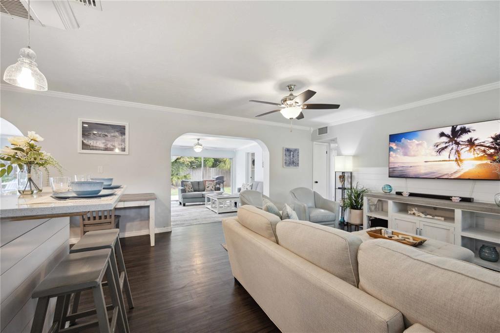 Sarasota, Florida, 34239, United States, 3 Bedrooms Bedrooms, ,2 BathroomsBathrooms,Residential,For Sale,1690637