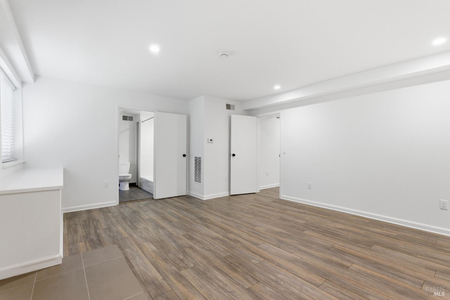 Corte Madera, California, 94925, United States, 6 Bedrooms Bedrooms, ,3 BathroomsBathrooms,Residential,For Sale,1986479