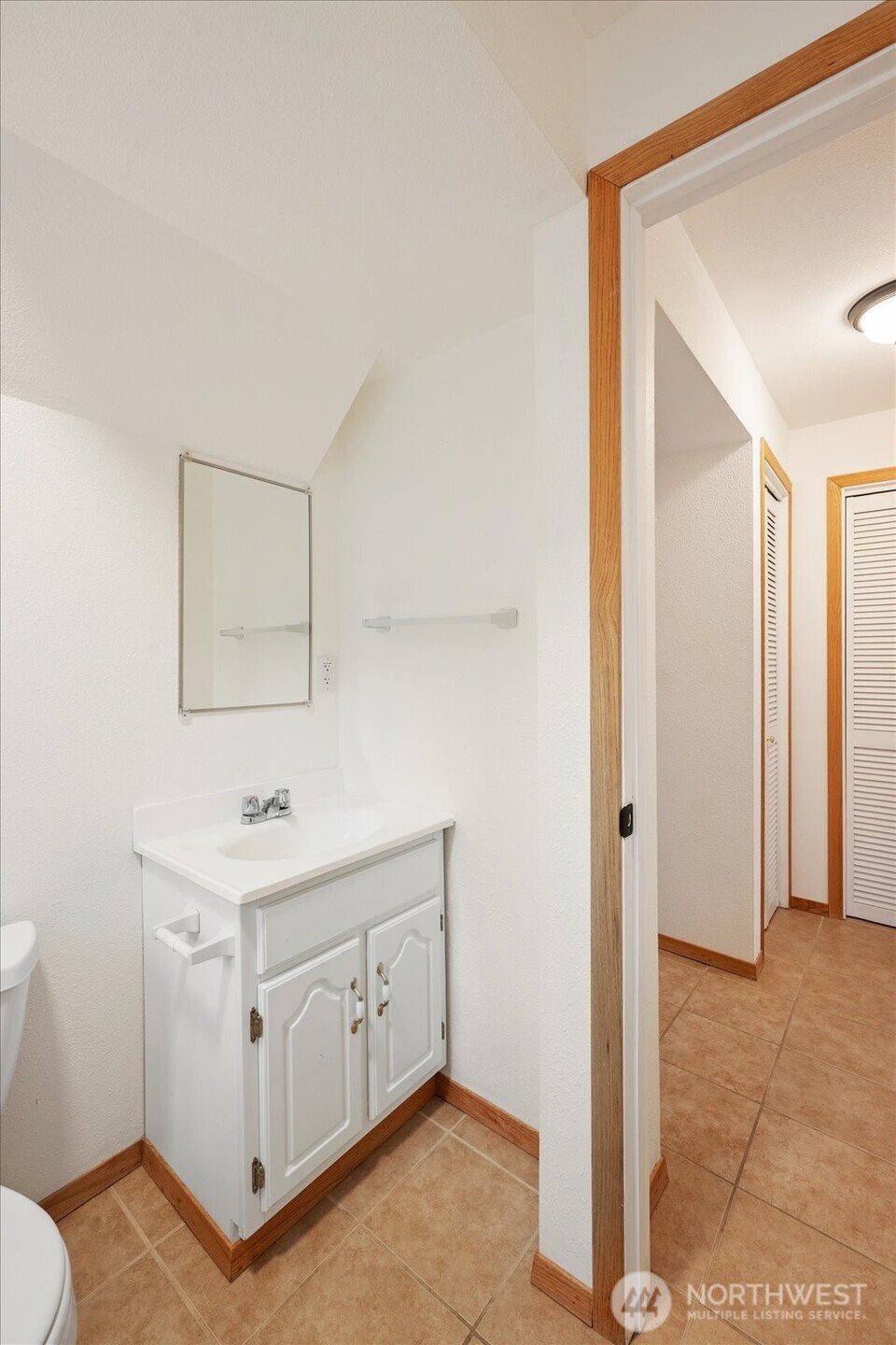 Renton, Washington, 98059, United States, 4 Bedrooms Bedrooms, ,1 BathroomBathrooms,Residential,For Sale,1989503