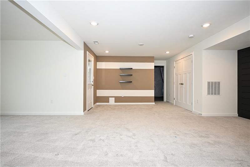 Oakdale, Pennsylvania, 15071, United States, 4 Bedrooms Bedrooms, ,4 BathroomsBathrooms,Residential,For Sale,2025427