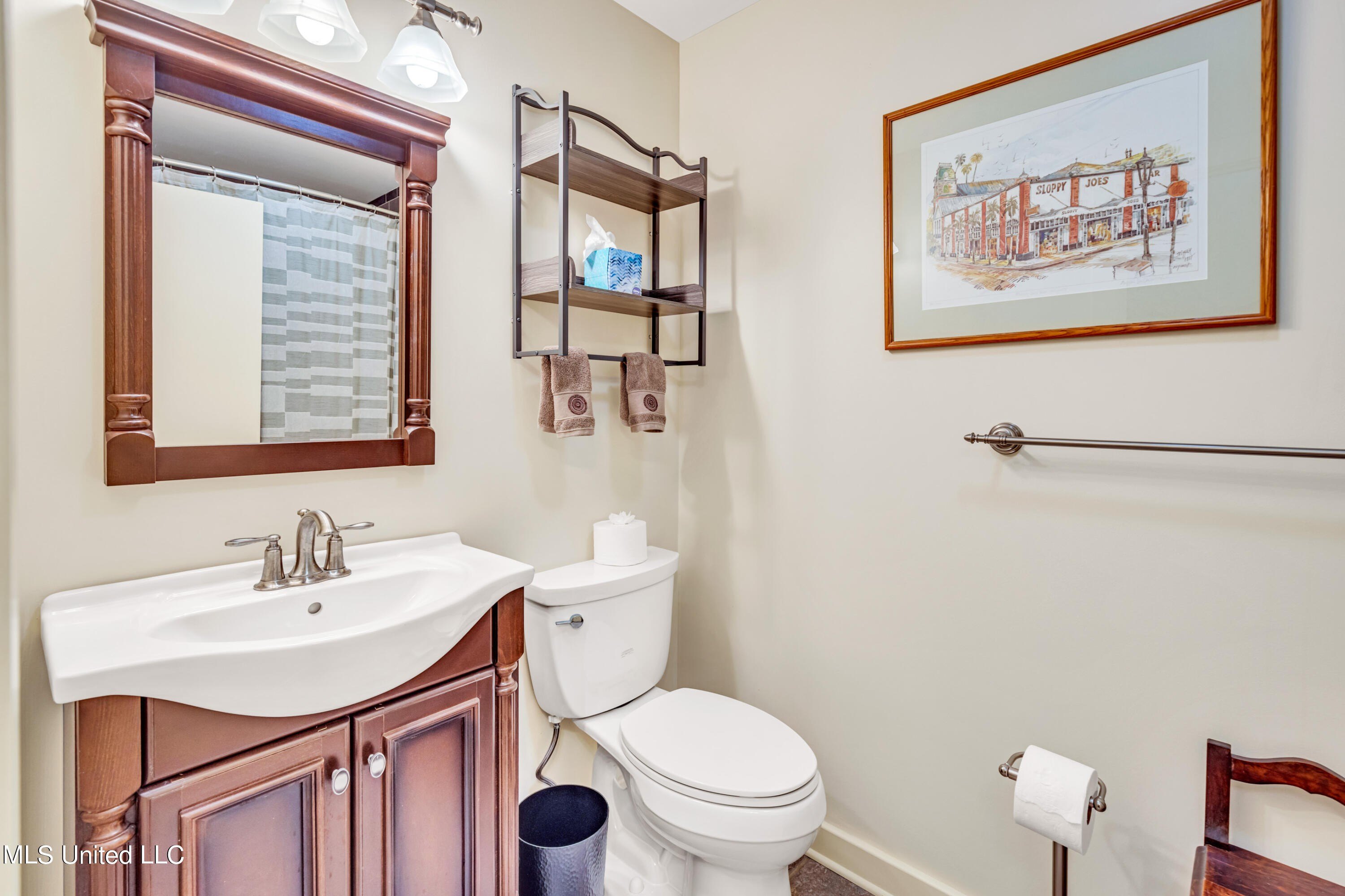 Ocean Springs, Mississippi, 39564, United States, 3 Bedrooms Bedrooms, ,4 BathroomsBathrooms,Residential,For Sale,1942785