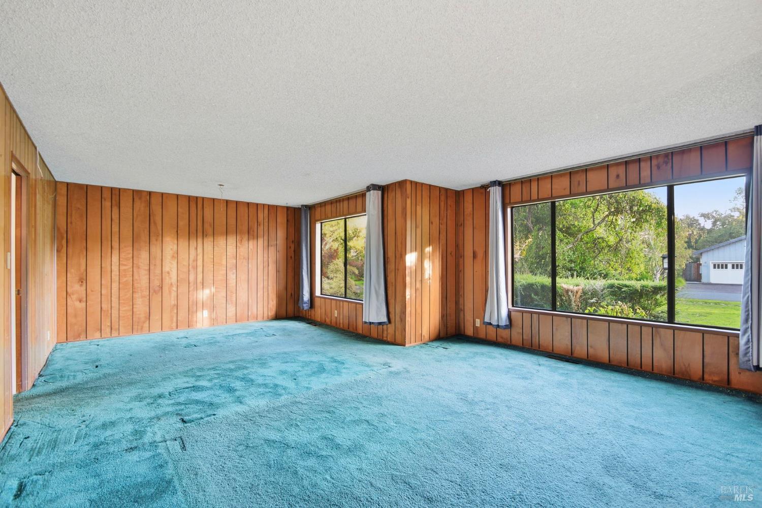 Glen Ellen, California, 95442, United States, 3 Bedrooms Bedrooms, ,3 BathroomsBathrooms,Residential,For Sale,1989437