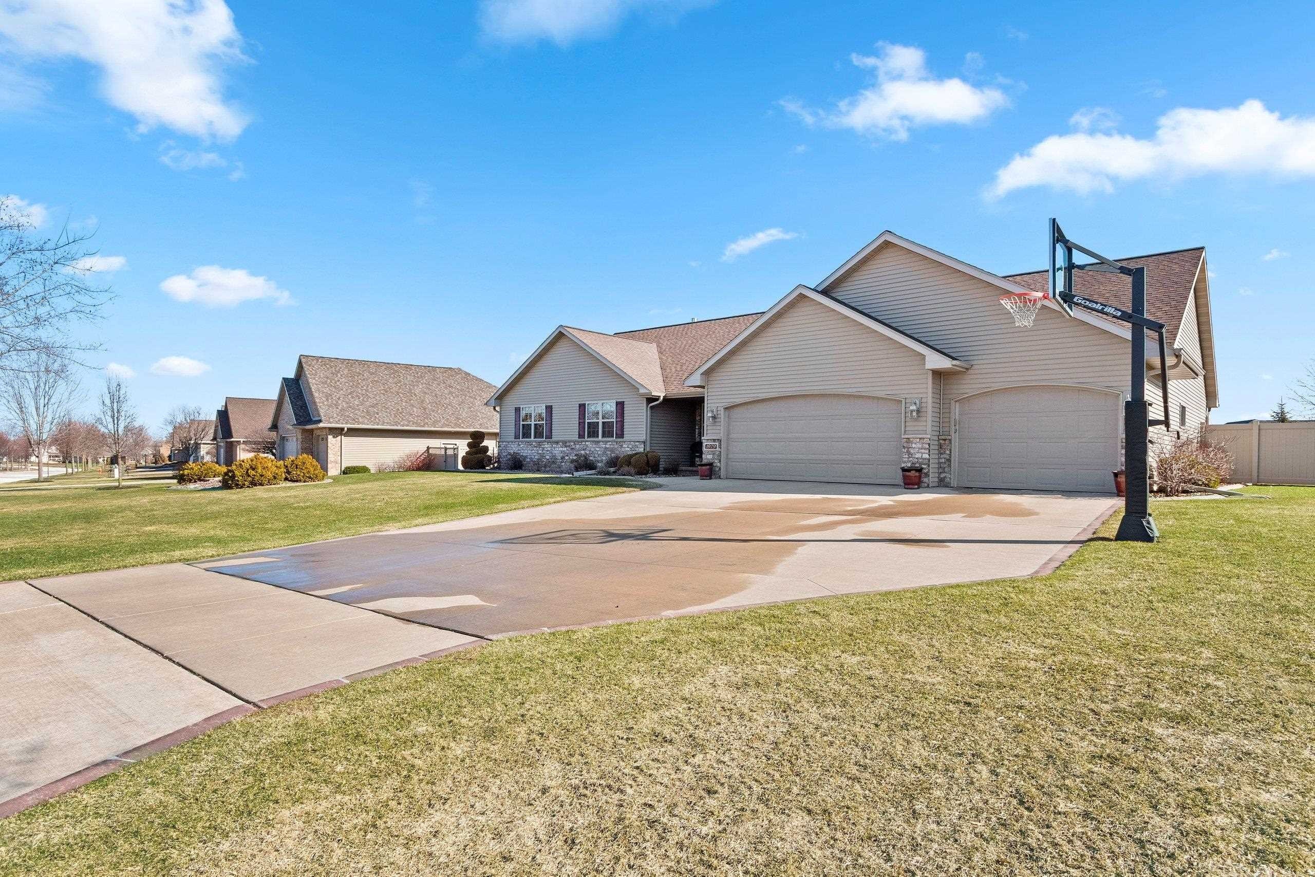 DE PERE, Wisconsin, 54115, United States, 5 Bedrooms Bedrooms, ,4 BathroomsBathrooms,Residential,For Sale,2048678