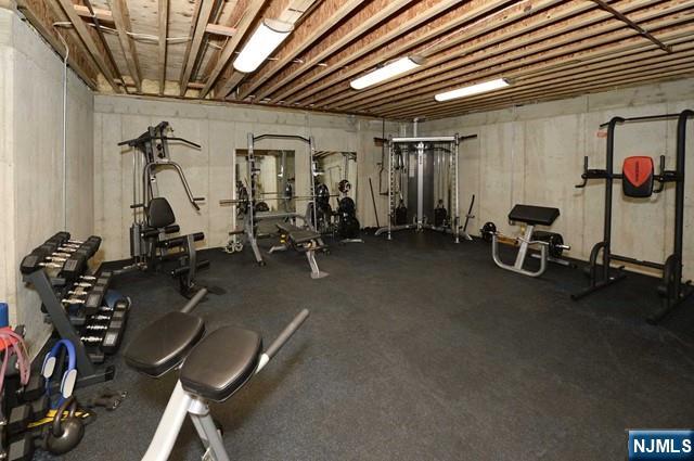 Franklin Lakes, New Jersey, 07417, United States, 5 Bedrooms Bedrooms, ,6 BathroomsBathrooms,Residential,For Sale,1692437