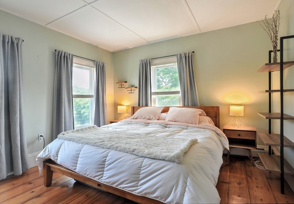 Hingham, Massachusetts, 02043, United States, 3 Bedrooms Bedrooms, ,2 BathroomsBathrooms,Residential,For Sale,1846481