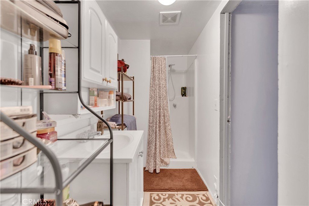 Pasadena, California, 91104, United States, 2 Bedrooms Bedrooms, ,1 BathroomBathrooms,Residential,For Sale,1944799