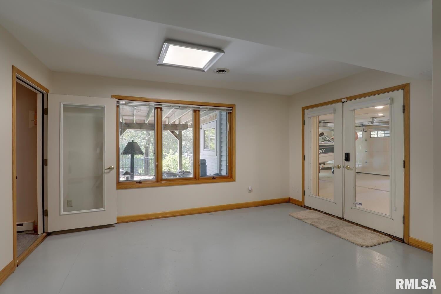 Macomb, Illinois, 61455, United States, 6 Bedrooms Bedrooms, ,5 BathroomsBathrooms,Residential,For Sale,1982236