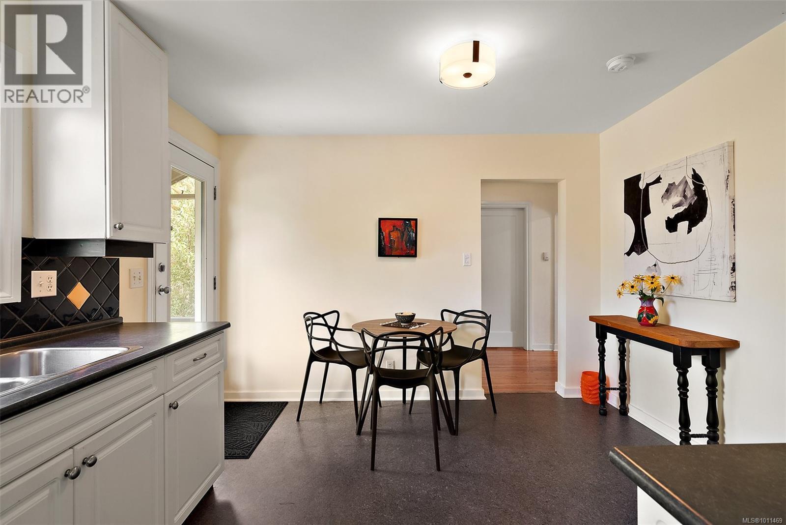 OAK BAY, British Columbia, V8R 5L1, CA, 3 Bedrooms Bedrooms, ,1 BathroomBathrooms,Residential,For Sale,1949750