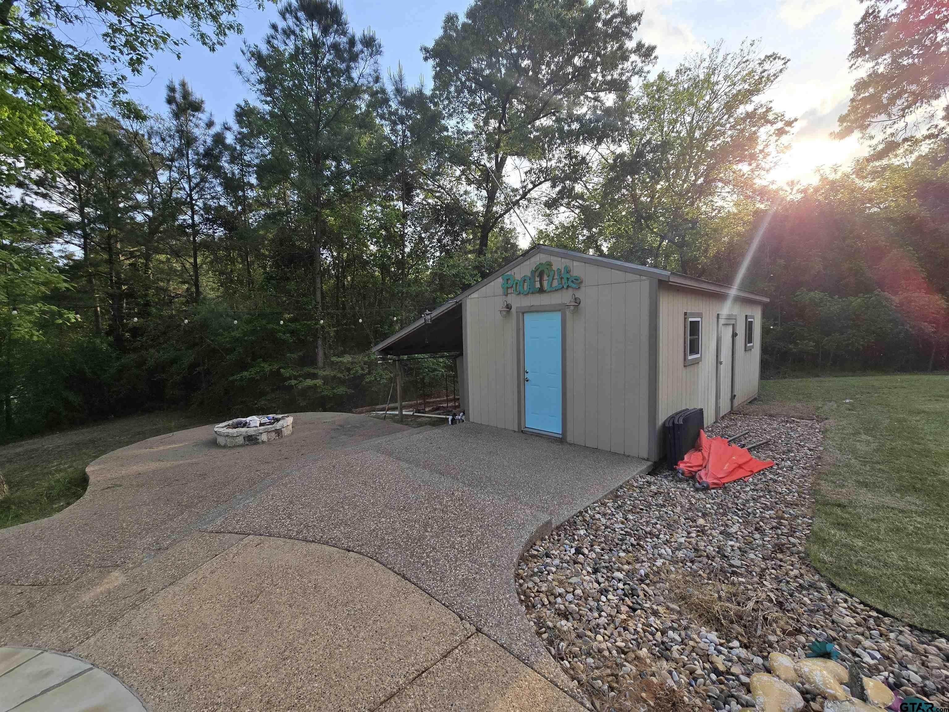 Hughes Springs, Texas, 75656, United States, 4 Bedrooms Bedrooms, ,3 BathroomsBathrooms,Residential,For Sale,1974783