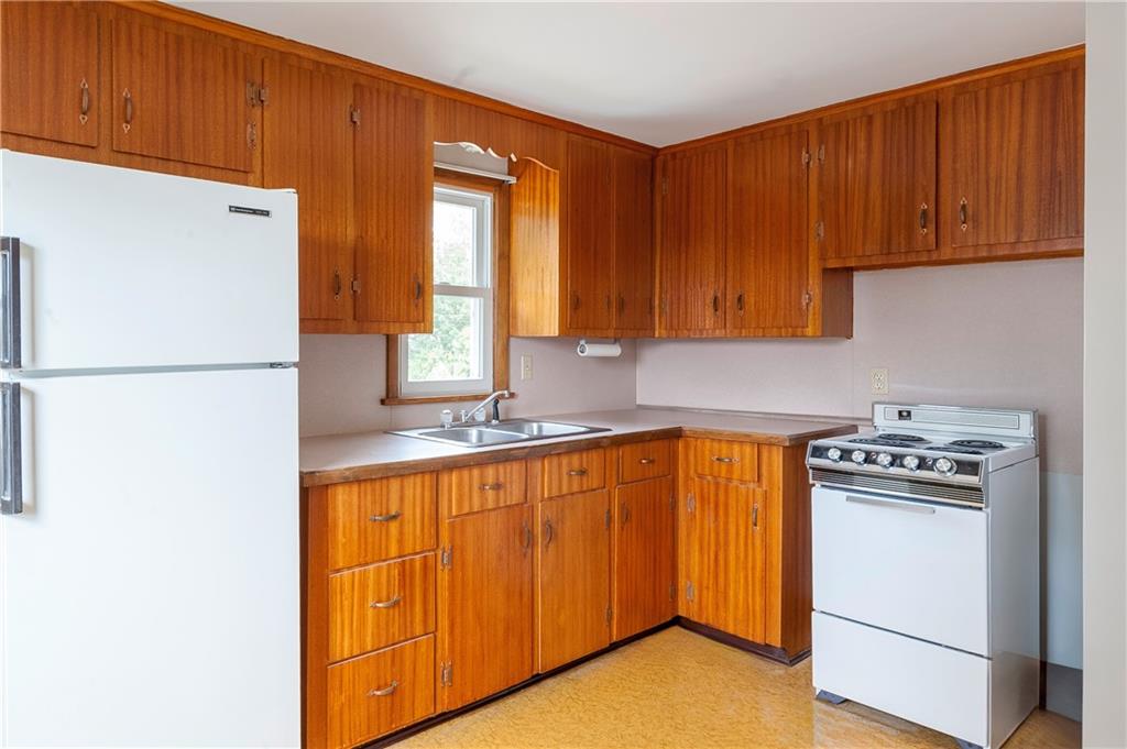 West Warwick, Rhode Island, 02893, United States, 6 Bedrooms Bedrooms, ,2 BathroomsBathrooms,Residential,For Sale,1973795