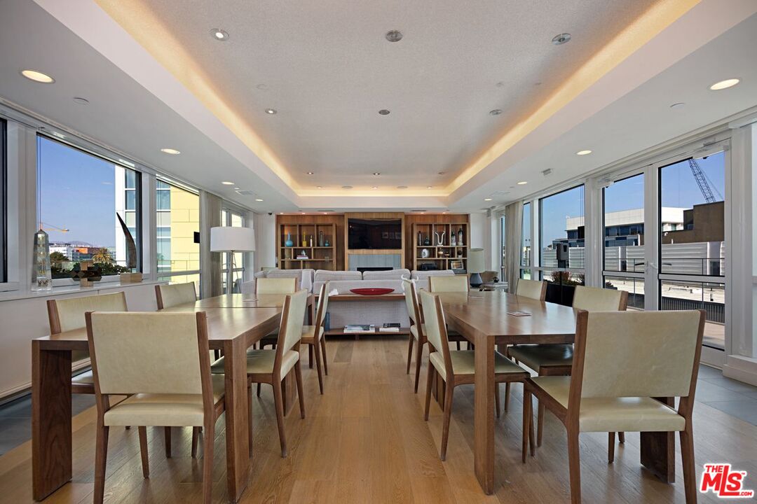 Santa Monica, California, 90401, United States, 2 Bedrooms Bedrooms, ,2 BathroomsBathrooms,Residential,For Sale,2001911