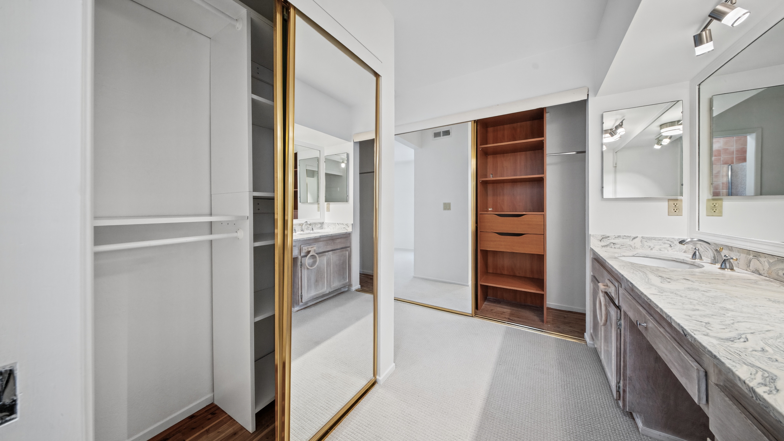  Spacious Mont Marin Contemporary with Open Space Views - 物件實景