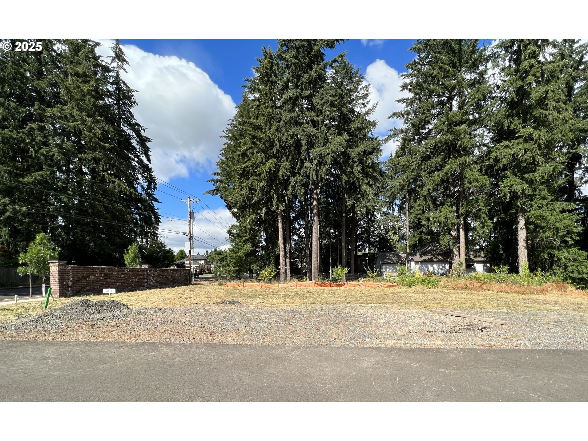 Tualatin, Oregon, 97062, United States, 5 Bedrooms Bedrooms, ,3 BathroomsBathrooms,Residential,For Sale,1980576