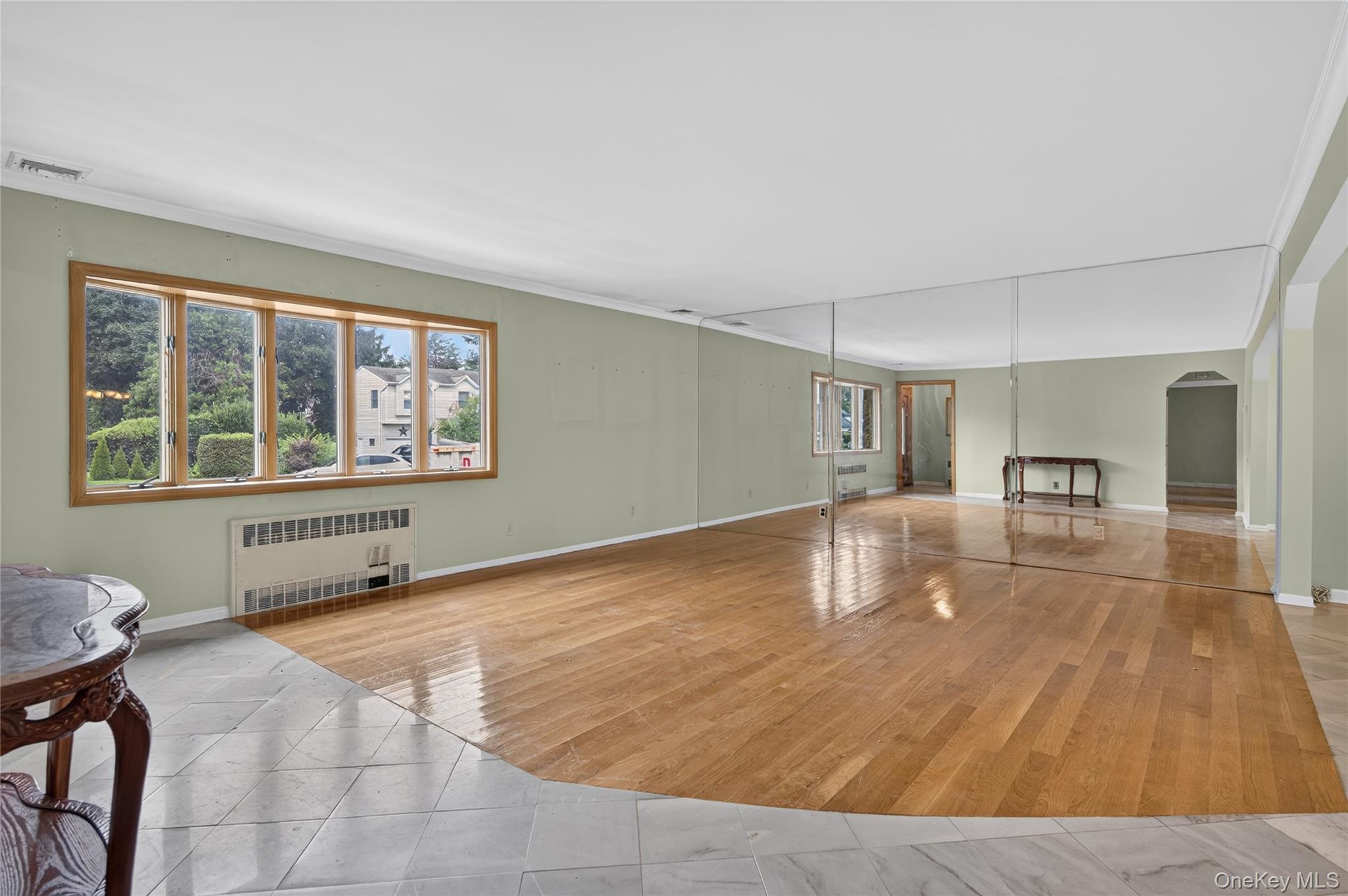  146 Longwood Avenue, Westbury, NY, 11590 - 物件實景
