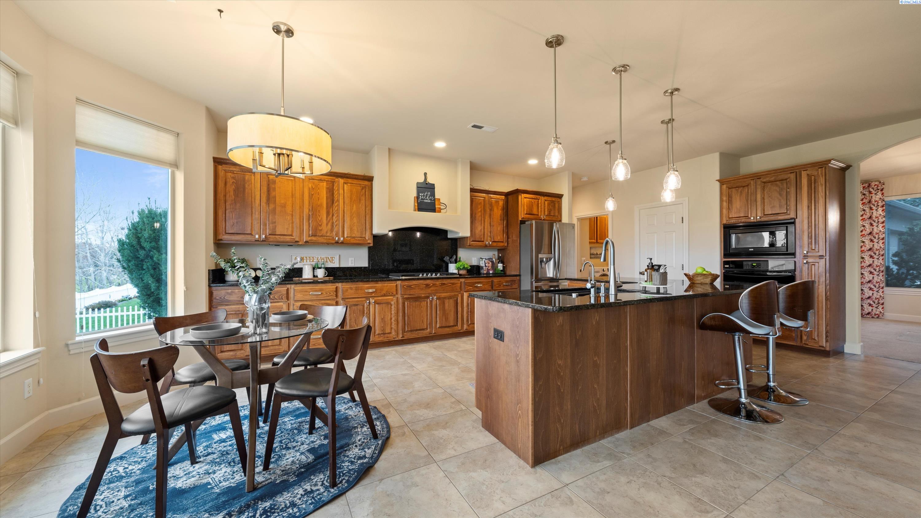 Richland, Washington, 99354, United States, 3 Bedrooms Bedrooms, ,3 BathroomsBathrooms,Residential,For Sale,1997405