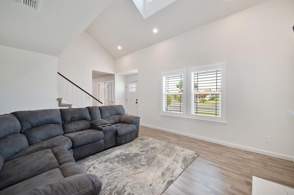 Roseville, California, 95747, United States, 3 Bedrooms Bedrooms, ,2 BathroomsBathrooms,Residential,For Sale,1907474