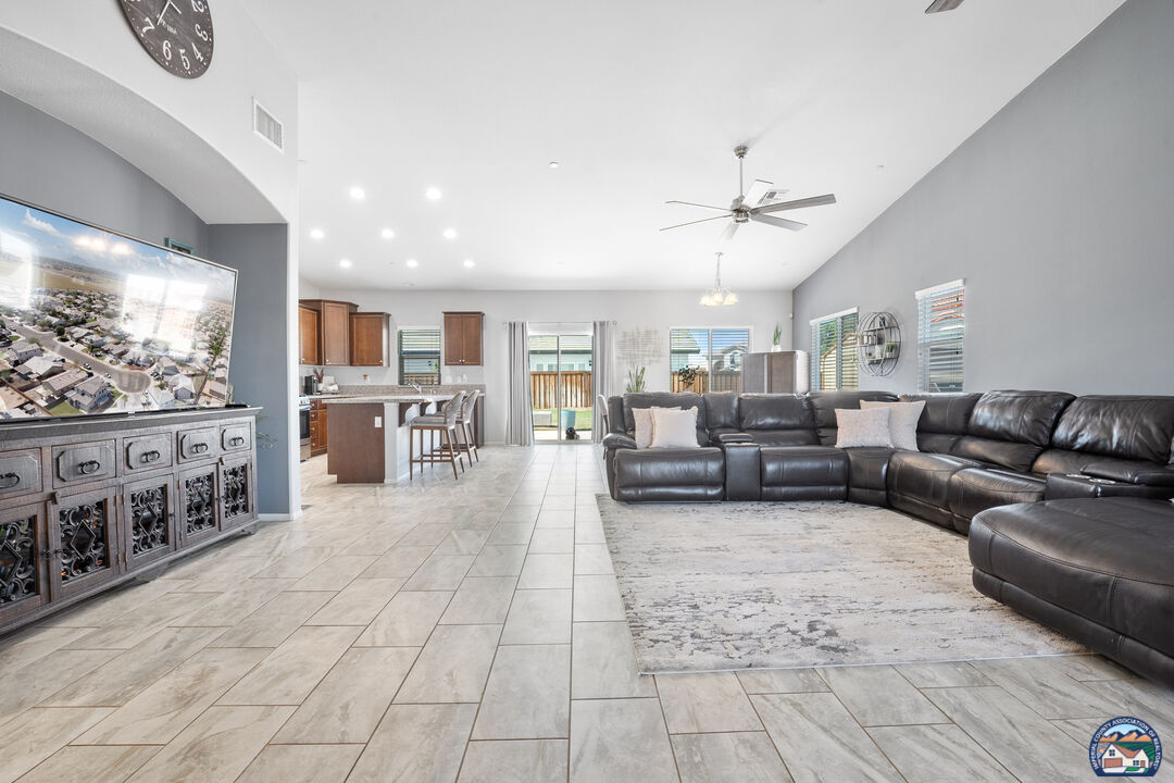 Imperial, California, 92251, United States, 4 Bedrooms Bedrooms, ,2 BathroomsBathrooms,Residential,For Sale,1969565