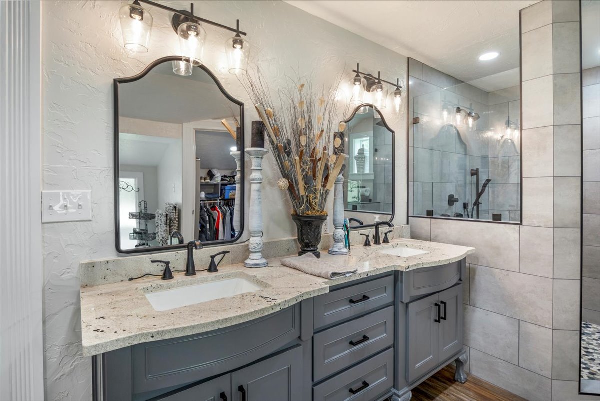 Carthage, Texas, 75633, United States, 5 Bedrooms Bedrooms, ,4 BathroomsBathrooms,Residential,For Sale,1804016