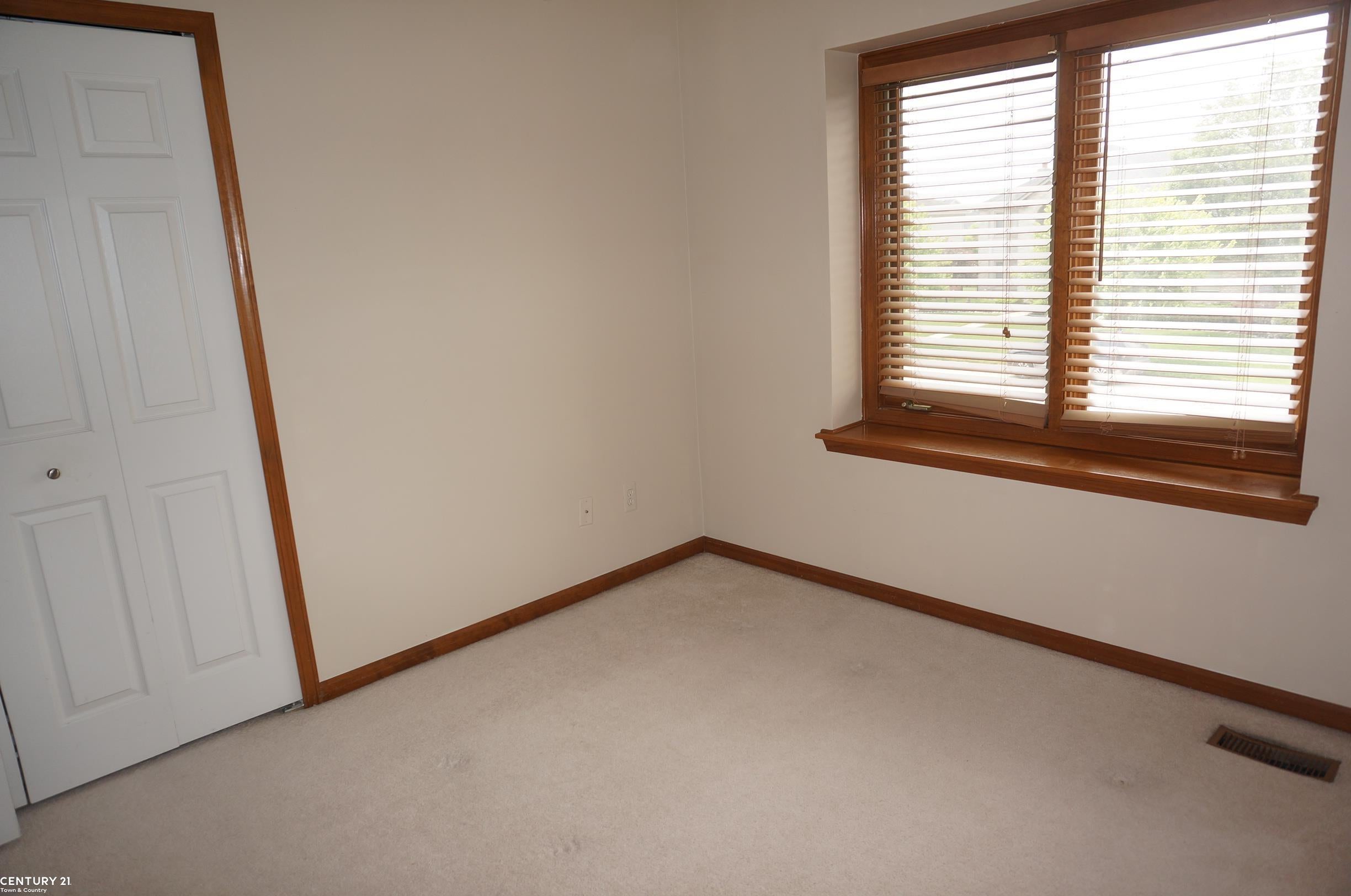 Macomb Twp, Michigan, 48044, United States, 4 Bedrooms Bedrooms, ,4 BathroomsBathrooms,Residential,For Sale,1894299