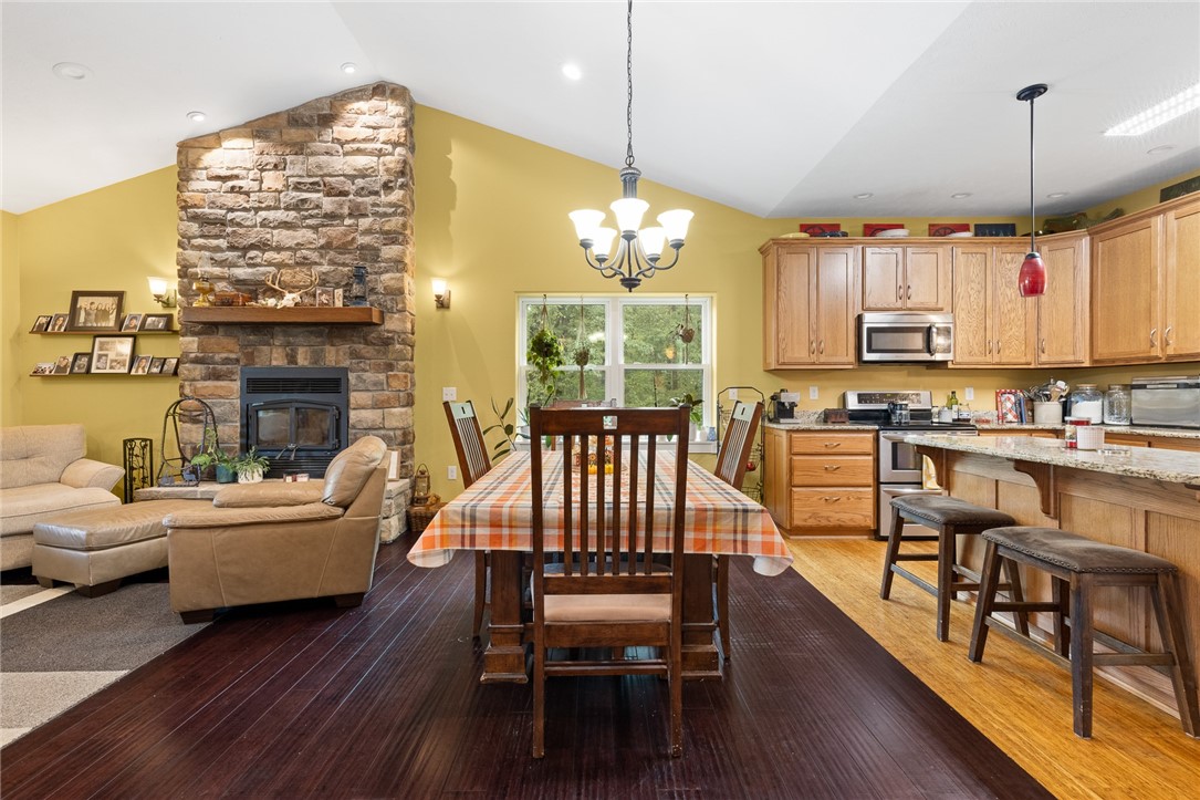 Dogpatch, Arkansas, 72648, United States, 3 Bedrooms Bedrooms, ,3 BathroomsBathrooms,Residential,For Sale,1958320