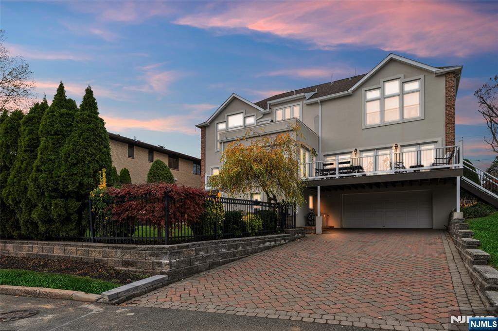 Cliffside Park, New Jersey, 07010, United States, 4 Bedrooms Bedrooms, ,5 BathroomsBathrooms,Residential,For Sale,1998497