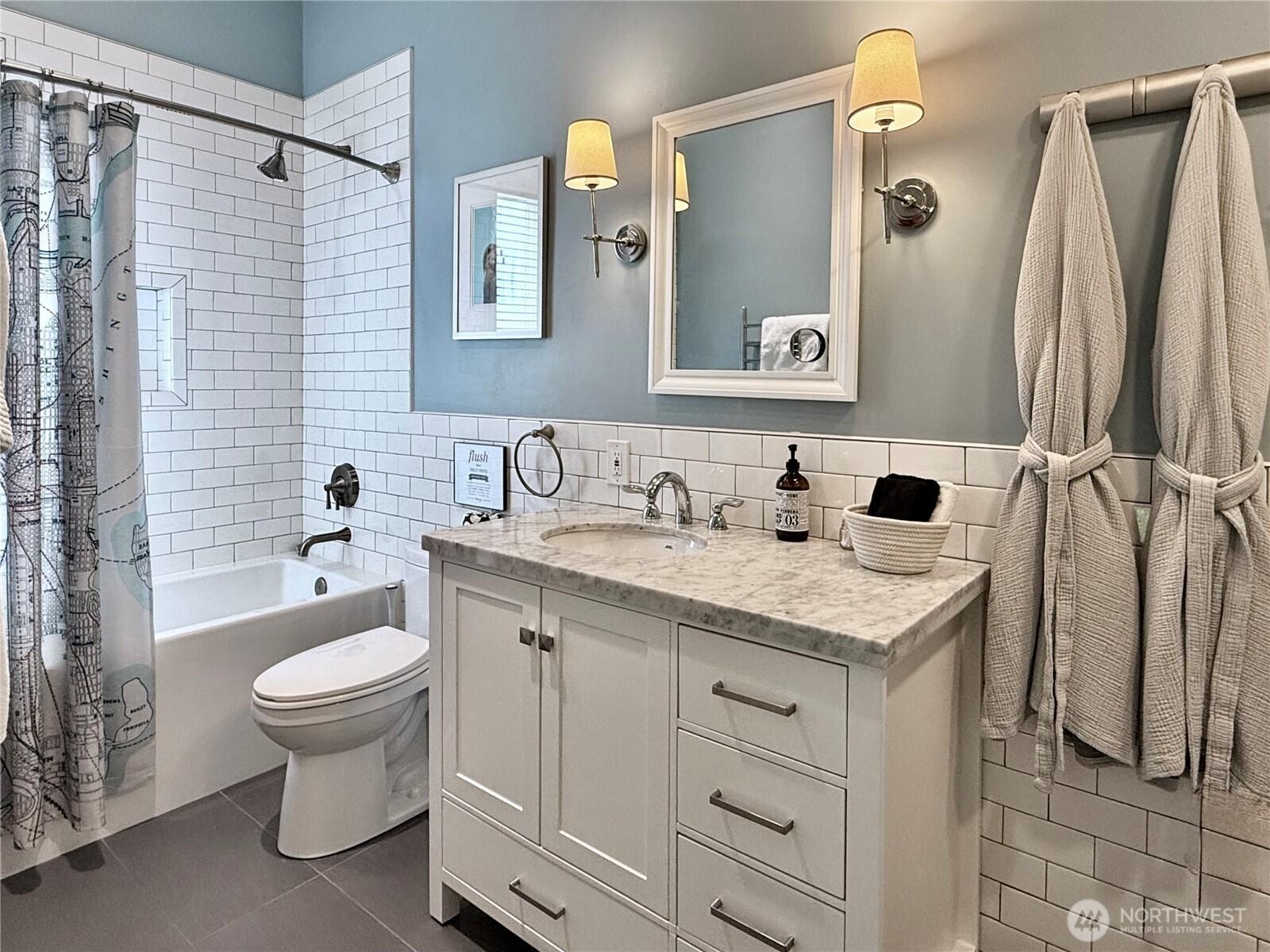 SEATTLE, Washington, 98102, United States, 2 Bedrooms Bedrooms, ,3 BathroomsBathrooms,Residential,For Sale,1901713
