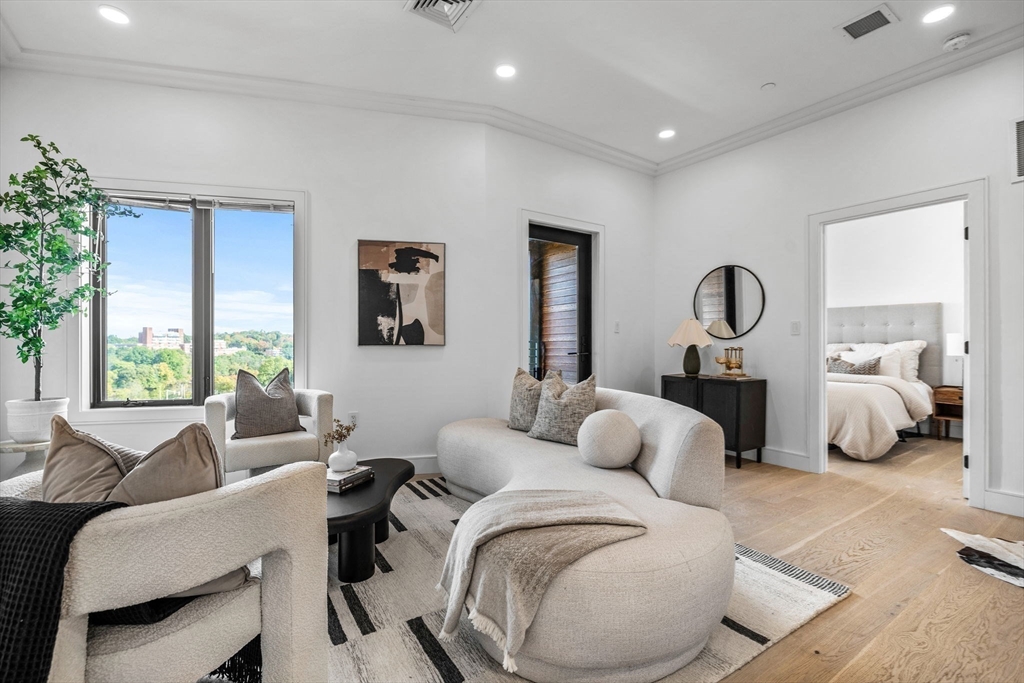 Boston, Massachusetts, 02135, United States, 2 Bedrooms Bedrooms, ,2 BathroomsBathrooms,Residential,For Sale,1981141