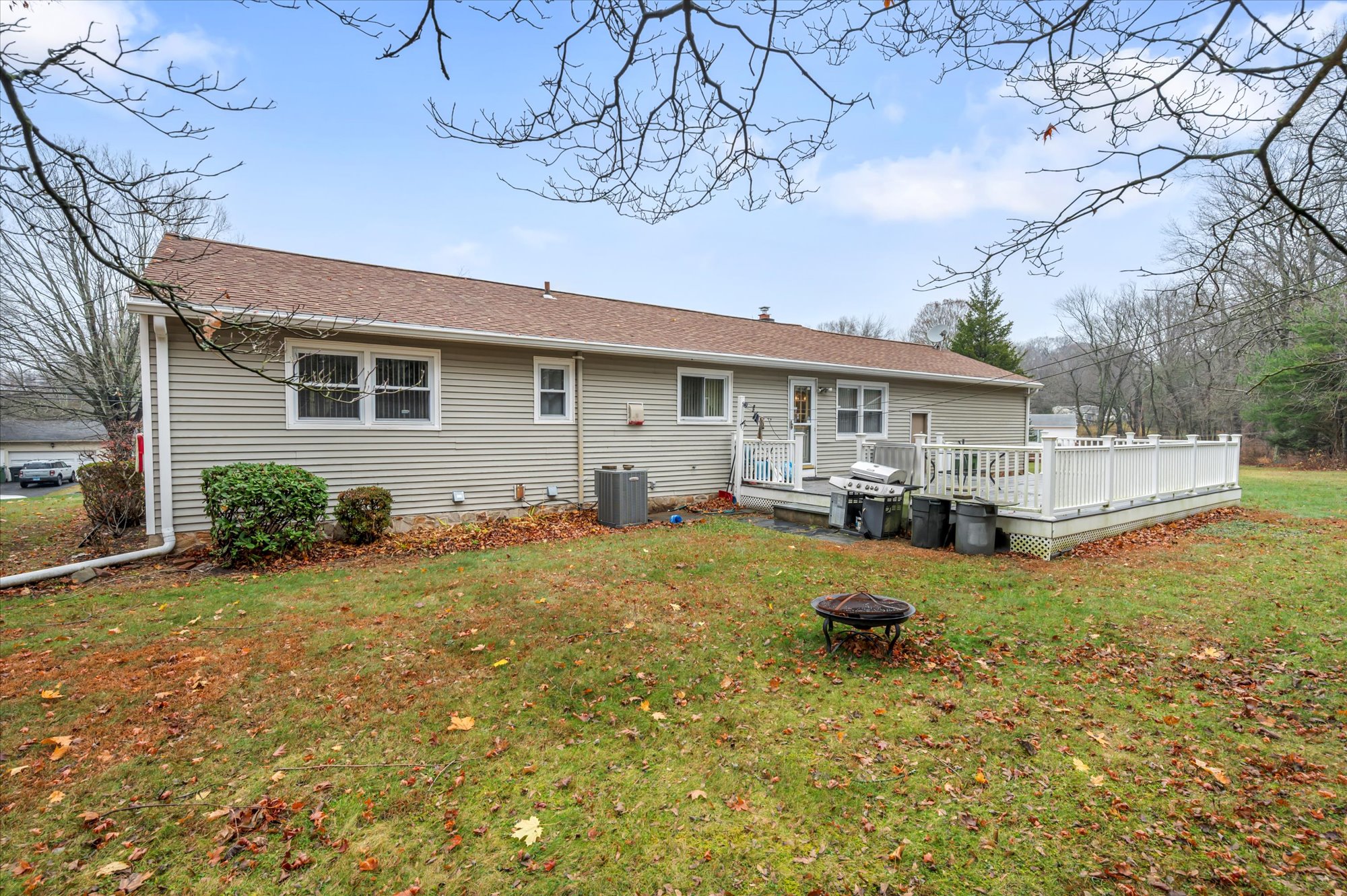 Trumbull, Connecticut, 06611, United States, 3 Bedrooms Bedrooms, ,2 BathroomsBathrooms,Residential,For Sale,1999196