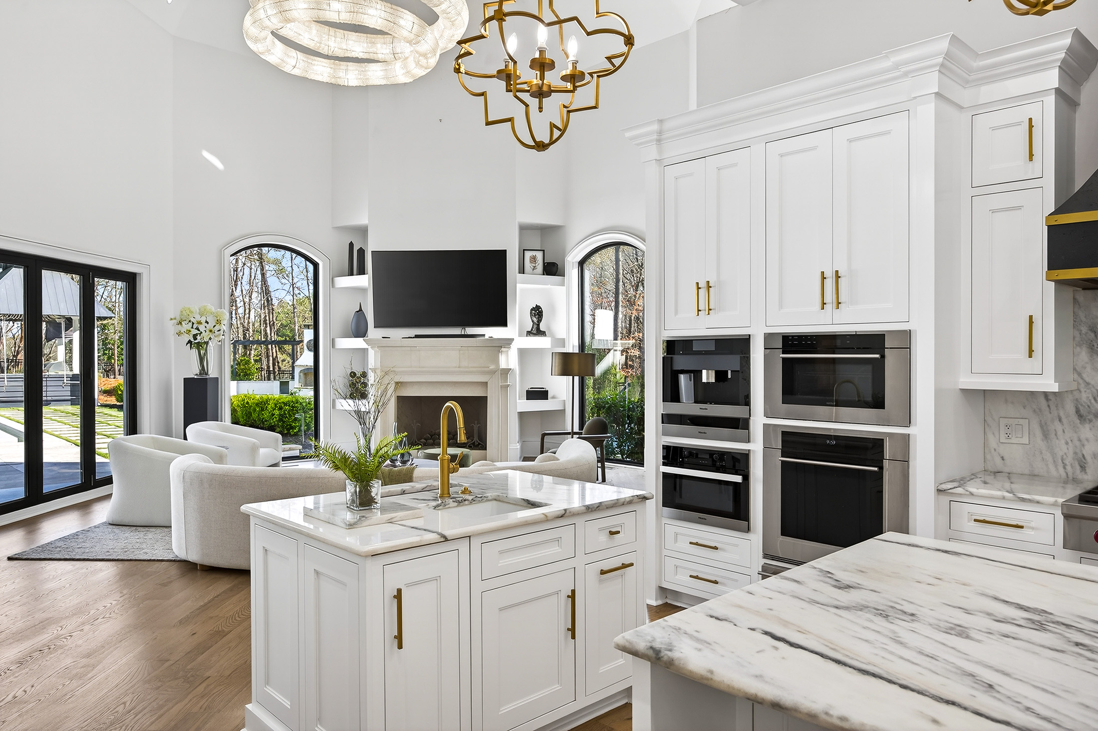  Exceptional Gated Estate with Resort-caliber Grounds - 物件實景
